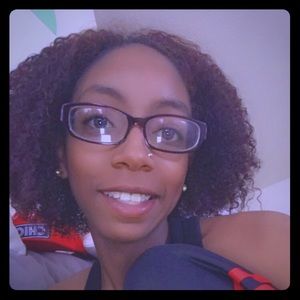 Meet your Posher, Tee